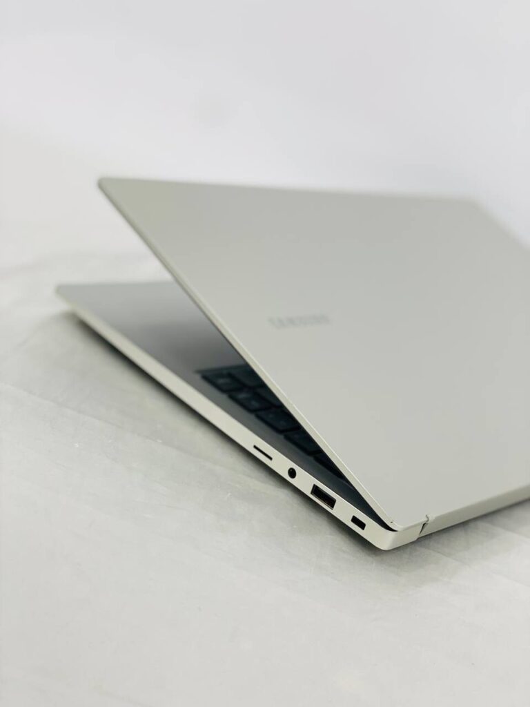 لپتاپ samsung 750XFG i5